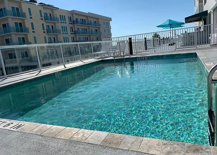 The Avalon Club 4*