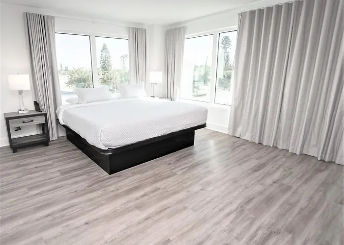 The Avalon Club 4*